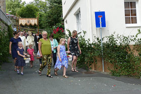 Fronleichnamsprozession durch die Straßen von Naumburg (Foto: Karl-Franz Thiede)